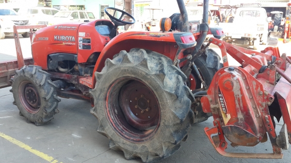 ขายรถL3608 พร้อมอุปกรณ์ ใบมีดดัน+ผานพรวน+จอบหมุน