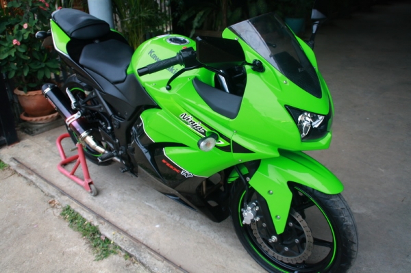 ขาย NINJA 250 ปี 2011 สีเขียว เครื่องดี ท่อyoshimura ทะเบียนแท้พร้อมโอน 79000