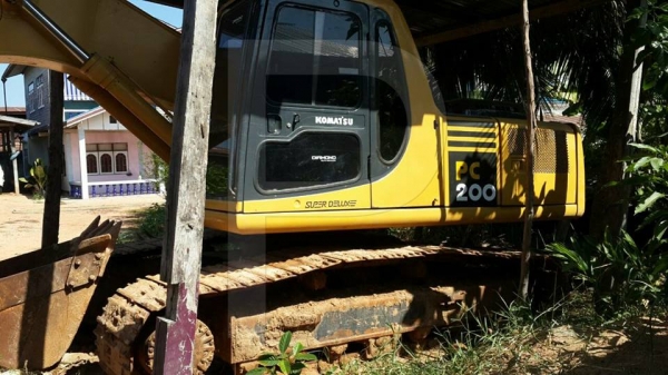 ขายรถขุดแบ็คโคKOMATSU200-6 เล่มทะเบียนจัดไฟแนนซ์ได้ ไฟฟ้าเต็มแอร์เย็นเครื่องดี บูมสวย สภาพพร้อมลุยงาน ช่วงล่างเต็ม