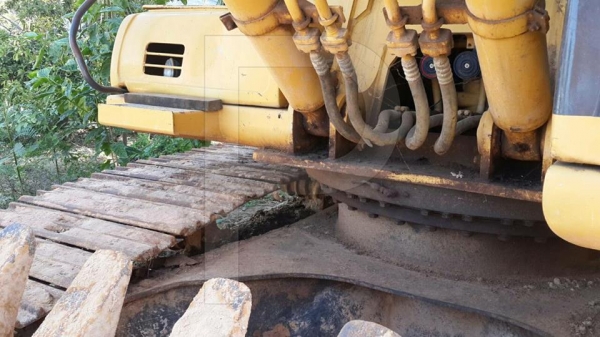 ขายรถขุดแบ็คโคKOMATSU200-6 เล่มทะเบียนจัดไฟแนนซ์ได้ ไฟฟ้าเต็มแอร์เย็นเครื่องดี บูมสวย สภาพพร้อมลุยงาน ช่วงล่างเต็ม