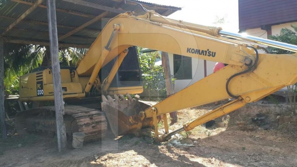 ขายรถขุดแบ็คโคKOMATSU200-6 เล่มทะเบียนจัดไฟแนนซ์ได้ ไฟฟ้าเต็มแอร์เย็นเครื่องดี บูมสวย สภาพพร้อมลุยงาน ช่วงล่างเต็ม