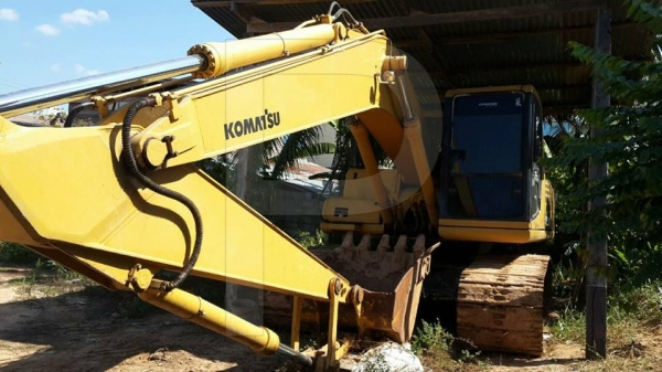 ขายรถขุดแบ็คโคKOMATSU200-6 เล่มทะเบียนจัดไฟแนนซ์ได้ ไฟฟ้าเต็มแอร์เย็นเครื่องดี บูมสวย สภาพพร้อมลุยงาน ช่วงล่างเต็ม