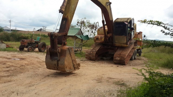 komatsu 200-6  ไฟครบพร้อมใช้งาน  เครื่องแน่นๆ เร็วแรง