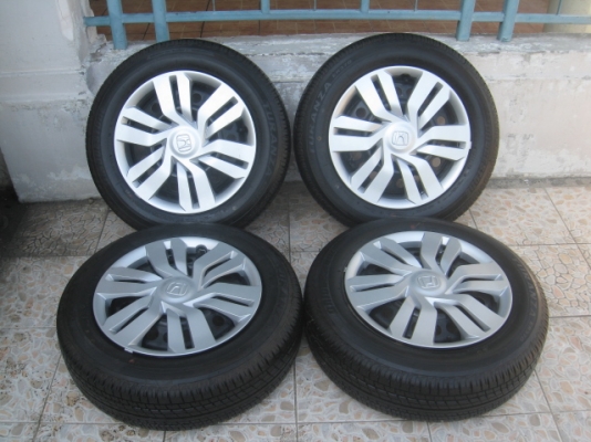 ขายยางป้ายแดง bridgestoneTuranza er370 175/65r15 ปี 14 สนใจติดต่อเล็กคลองสามครับ 081-3747940