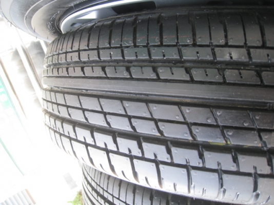 ขายยางป้ายแดง bridgestoneTuranza er370 175/65r15 ปี 14 สนใจติดต่อเล็กคลองสามครับ 081-3747940