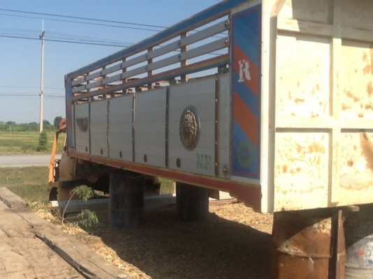 กระบะสิบล้อมิเนียม พร้อมกระบอกดั้ม สวยๆ ยกลงจาก F18 จร้า