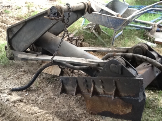 กระบะสิบล้อมิเนียม พร้อมกระบอกดั้ม สวยๆ ยกลงจาก F18 จร้า