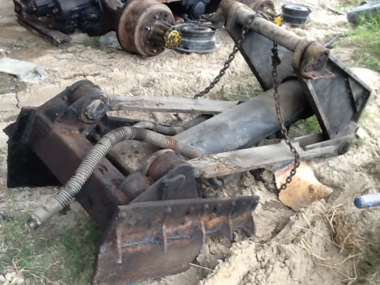 กระบะสิบล้อมิเนียม พร้อมกระบอกดั้ม สวยๆ ยกลงจาก F18 จร้า