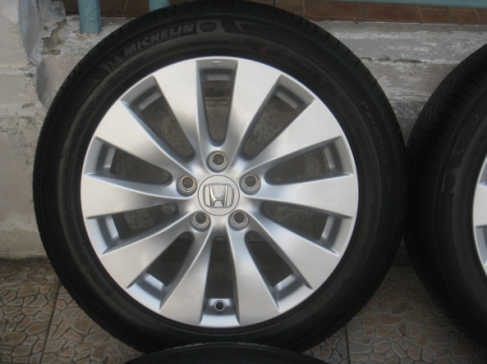 ขายล้อแม็กป้ายแดง Honda Accord G9 17" พร้อมยางปี14 สนใจติดต่อเล็กคลองสามครับ 081-3747940