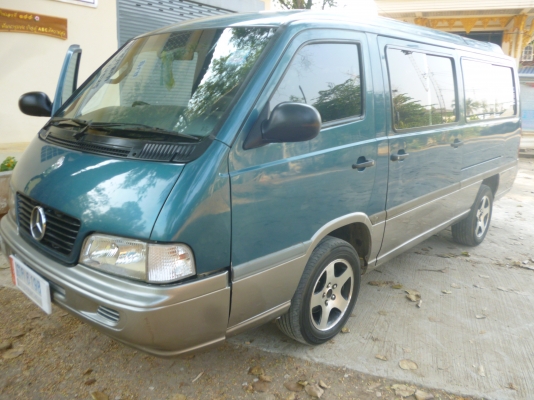 รถตู้บ้าน2003Benzmb140D ยกเครื่อง2j ติดแก๊สกินแก๊ส1.6บาทแอร์ราวเย็นจับใจดิส4ล้อช่วงหน้ากรุใหม่วีไอพี เบาะหลังคอมมูเตอร์4แถวแอร์เย็น ขายให้คนเอาไปใช่ไม่ต้องทำไรแล้ว 090-1687004จิรวัฒราคาต่อรองได้โทรคุย