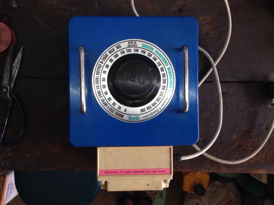 ขายหม้อแปลงไฟฟ้าแบบปรับโวล์ QPS ไฟเข้า 220V ออกปรับได้ 0-260 V รับโหลดได้ 10A สภาพสวย พร้อมใช้งาน