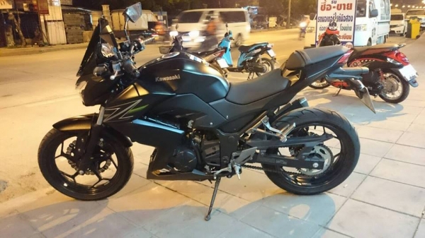 Kawasaki  Z 250  สีดำ ปี 13 วิ่งน้อยมาก