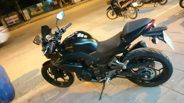 Kawasaki  Z 250  สีดำ ปี 13 วิ่งน้อยมาก