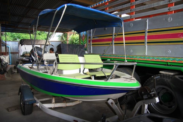 เรือ 15 ฟุต เครื่อง ยามาฮ่า  30 แรง เรื่อใช้งานปกติครับ