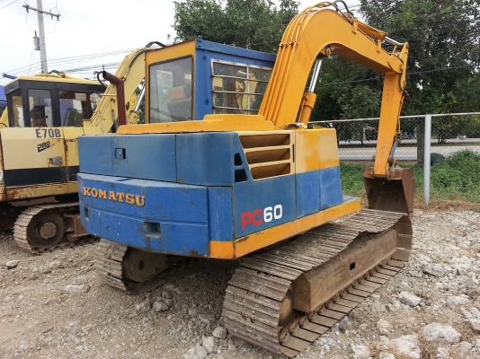 โปรโมชั่นส่งท้ายปี ลดพิเศษ KOMATSU  PC 60-3 เก่าญี่ปุ่น เดิมๆสวยพร้อมใช้งาน 090-986-2521 อ๊อบ