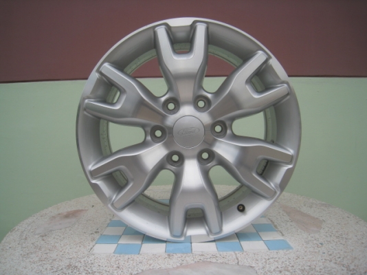 ขายล้อแม็กป้ายแดง Ford ranger 18" สนใจติดต่อเล็กคลองสามครับ 081-3747940