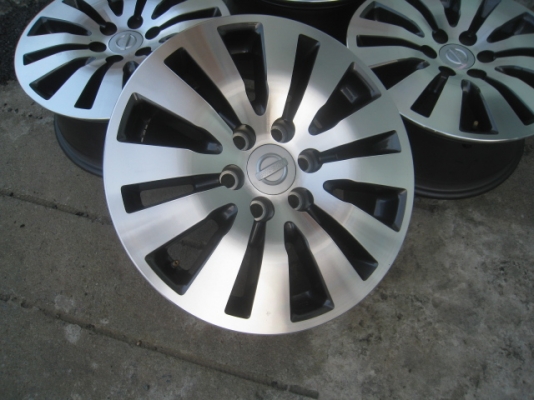 ขายล้อแม็กมือสอง Navara calibre 16" สนใจติดต่อเล็กคลองสามครับ 081-3747940