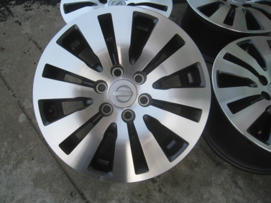 ขายล้อแม็กมือสอง Navara calibre 16" สนใจติดต่อเล็กคลองสามครับ 081-3747940
