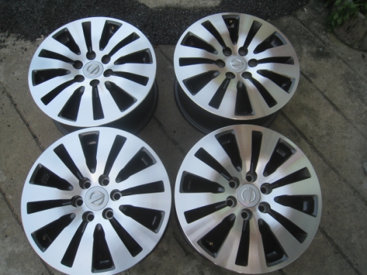 ขายล้อแม็กมือสอง Navara calibre 16" สนใจติดต่อเล็กคลองสามครับ 081-3747940