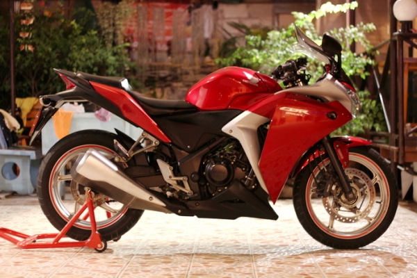 <เอิร์ท พิดโลก> ขาย Cbr250i ABS สีแดง  ปี2011  สภาพสวย