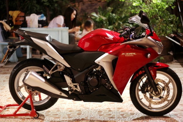 <เอิร์ท พิดโลก> ขาย Cbr250i ABS สีแดง  ปี2010  สภาพสวยมาก