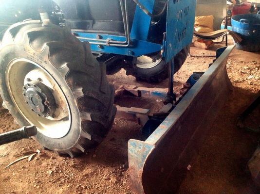 **950,000 บ.ต่อรอง**ขายรถไถ2เพลา ยอดนิยม FORD NEWHOLLAND TS90 ปี53 เครื่องเดิม เกียร์เดิม ปั้มเดิมๆ ใช้งาน 10,xxx ชั่วโมง เครื่องแน่นๆแห้งๆ แรงดี ปั้มดีแน่น เกียร์ดีไม่มีหอน ทำงานดีคล่องตัว แรง ช่วงล่างแน่น ยางดี4เส้น พร้อมใบดันและหางพรวน6 สภาพดี ไม่ผุไม่