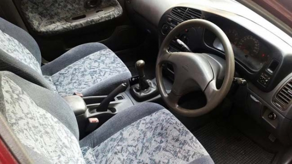 Mitsubishi lancer ปี 2000 เกียร์ธรรมดา เครื่อง 1800 ตัวท้อป airbag abs ดิสก์เบรค 4 ล้อ กระจกไฟฟ้า ปรับและพับไฟฟ้า เครื่องดี เกียร์เข้าทุกเกียร์ ช่วงล่างดี แอร์หนาว ฟิล์ม hi~kool ภายในเรียบร้อย