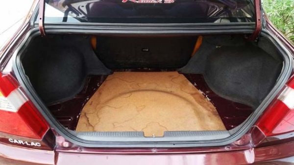 Mitsubishi lancer ปี 2000 เกียร์ธรรมดา เครื่อง 1800 ตัวท้อป airbag abs ดิสก์เบรค 4 ล้อ กระจกไฟฟ้า ปรับและพับไฟฟ้า เครื่องดี เกียร์เข้าทุกเกียร์ ช่วงล่างดี แอร์หนาว ฟิล์ม hi~kool ภายในเรียบร้อย