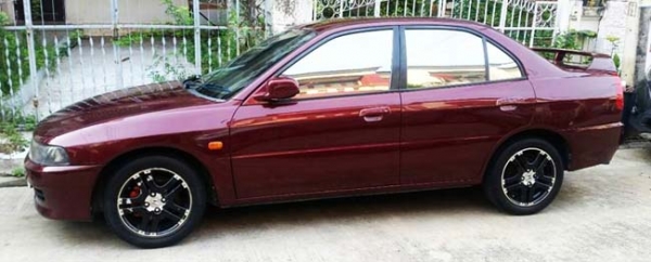 Mitsubishi lancer ปี 2000 เกียร์ธรรมดา เครื่อง 1800 ตัวท้อป airbag abs ดิสก์เบรค 4 ล้อ กระจกไฟฟ้า ปรับและพับไฟฟ้า เครื่องดี เกียร์เข้าทุกเกียร์ ช่วงล่างดี แอร์หนาว ฟิล์ม hi~kool ภายในเรียบร้อย