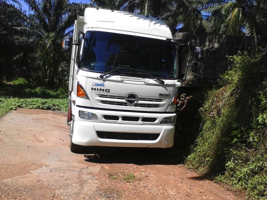 รถฮีโน่  10  ล้อดั้ม  344  แรงม้า. ปี 57  ( รถวิ่ง 23,xxx กม. )  สนใจติดต่อ 081 - 6079515