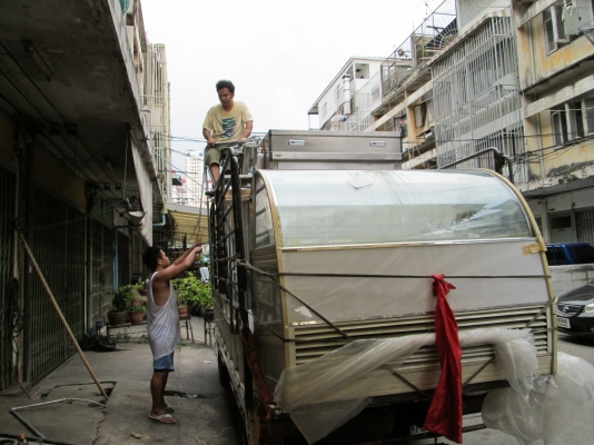 วันอังคารที่ 2 ธันวาคม 2557 ร้านอาหารใหญ่  ถนนเพชรบุรี