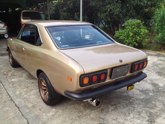 Toyota Corona Mark II  RT72  สองประตู