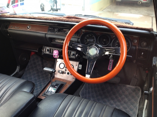 Toyota Corona Mark II  RT72  สองประตู