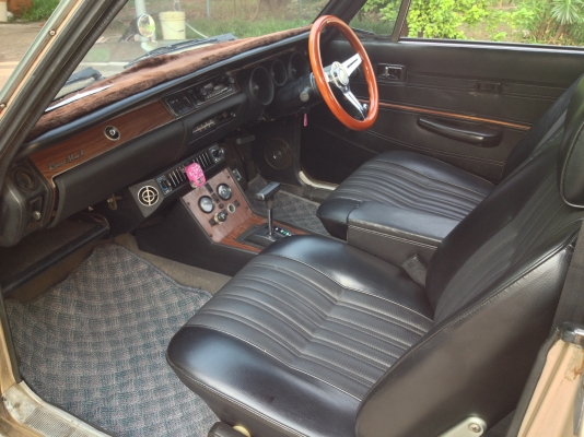 Toyota Corona Mark II  RT72  สองประตู