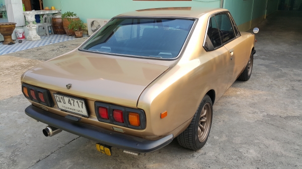Toyota Corona Mark II  RT72  สองประตู