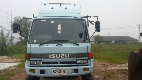 เตรียมจะติดเครน 3.5 ตัน รถปี 2538 .ขายรถอีซูซุ195 FTR32แท้ห้าง สวยๆ ยางเต็ม7เส้นเครื่องแน่นๆ ยาว 7.20 เมตร ภาษีเต็ม ผมมี2คันแบ่งขาย 1คัน