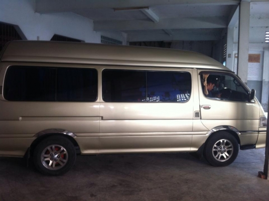 ต้องการขายรถตู้ครับรถบ้านครับใช้เองครับ0822994229