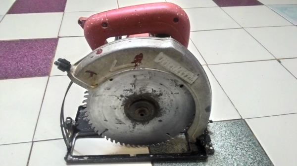 ขายเลื่อยวงเดือนขนาดใบ7นิ้วยี่ห้อMaktecสภาพดีพร้อมใช้งานครับ