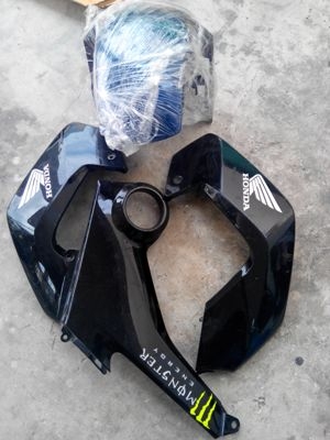 MSX 125 cc อะไหล่ เดิมบังโคลนหน้าเปลือกข้างปิดถัง และ ราคา 700 บาท MSX 125 cc อะไหล่ เดิมบังโคลนหน้าเปลือกข้างปิดถัง และ ราคา 700 บาท