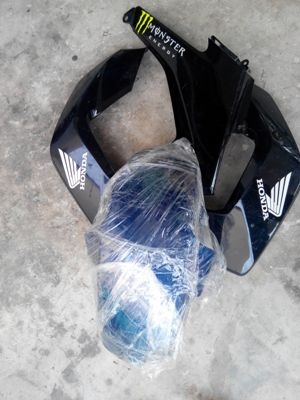 MSX 125 cc อะไหล่ เดิมบังโคลนหน้าเปลือกข้างปิดถัง และ ราคา 700 บาท MSX 125 cc อะไหล่ เดิมบังโคลนหน้าเปลือกข้างปิดถัง และ ราคา 700 บาท