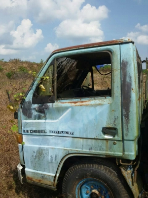 4ล้อกระบะNKR 88 แรง เกียร์สั้น ขายตามสภาพไม่มีเล่ม..รถจอดไว้นาน.....