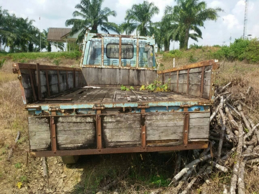 4ล้อกระบะNKR 88 แรง เกียร์สั้น ขายตามสภาพไม่มีเล่ม..รถจอดไว้นาน.....