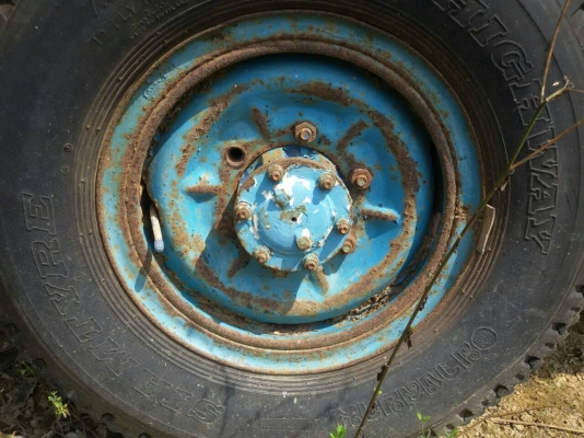 4ล้อกระบะNKR 88 แรง เกียร์สั้น ขายตามสภาพไม่มีเล่ม..รถจอดไว้นาน.....