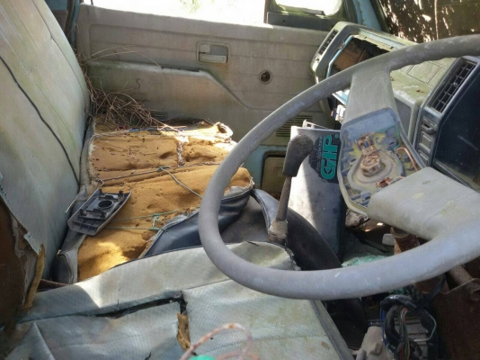 4ล้อกระบะNKR 88 แรง เกียร์สั้น ขายตามสภาพไม่มีเล่ม..รถจอดไว้นาน.....