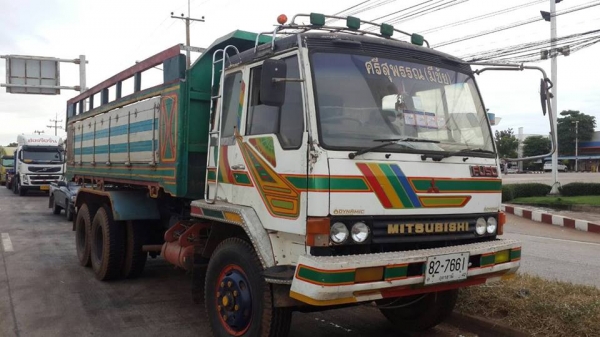 ขายดั้มMITSUBISHI FN527M-A เครื่อง6D16 พ.เพาเวอร์ เบรกทิฟฟี่ ภายในสวย แอร์เย็น สภาพพร้อมใช้งาน เอกสารพร้อมโอน จัดไฟแนนซ์ได้ เงื่อนไขง่ายๆวันเดียวรับรถ สนใจโทร 090-8588220คุณนะ ID:narong498 หรือwww.truck.in.th/498 หรือfb:ณรงค์ ซื้อขายรถมือสอง(เว็บไซต์ส่วนต