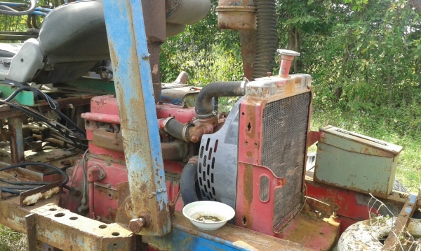 ขายตามสภาพรถไถอินเตอร์ เครื่องดี เกียร์มีปัญหา พร้อมเครื่องคีบอ้อย