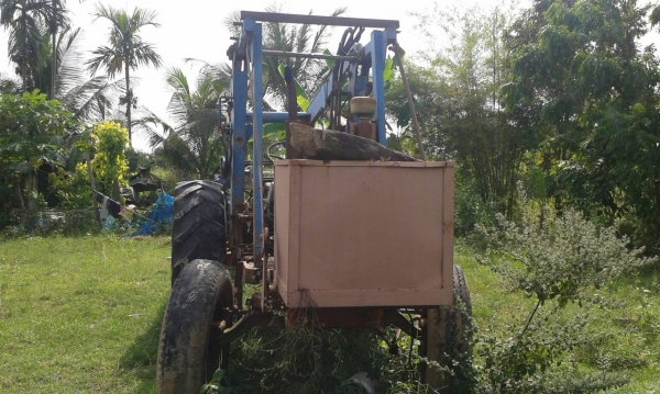 ขายตามสภาพรถไถอินเตอร์ เครื่องดี เกียร์มีปัญหา พร้อมเครื่องคีบอ้อย