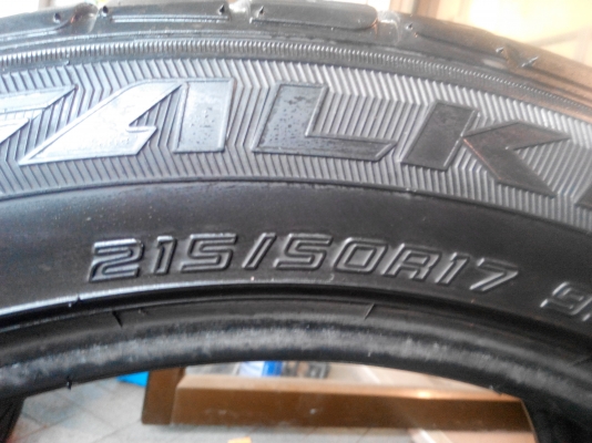 ยาง Falken 215/50/17 ปี13ดอกเต็มๆ แน่นๆ สภาพ90\%