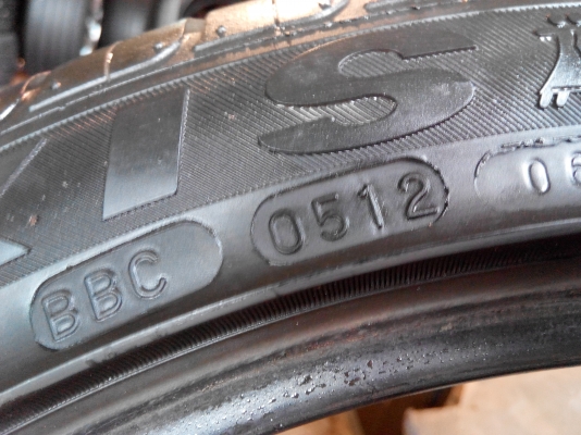 ยาง Maxxis 205/45/17 ปี12 ดอกเต็มๆ แน่นๆ ยาง Maxxis 205/45/17 ปี12 ดอกเต็มๆ แน่นๆ