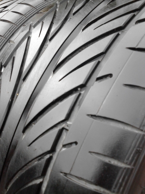 255/35R18 HANKOOK  VENTUS V12 EVO ปี2012  ( ไม่มีปะ )   มี 2 เส้น TEL.081-427-3941
